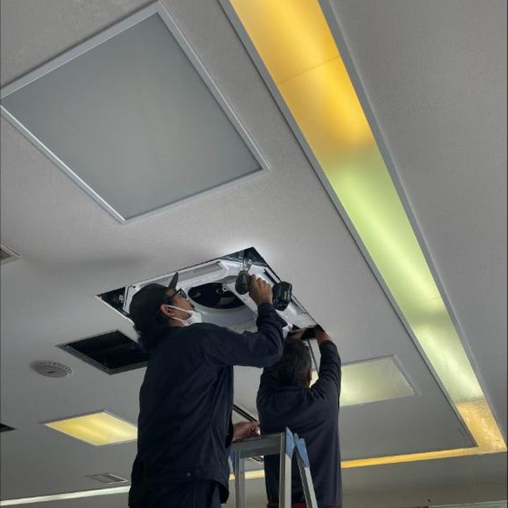 天井カセット形空調機の設置