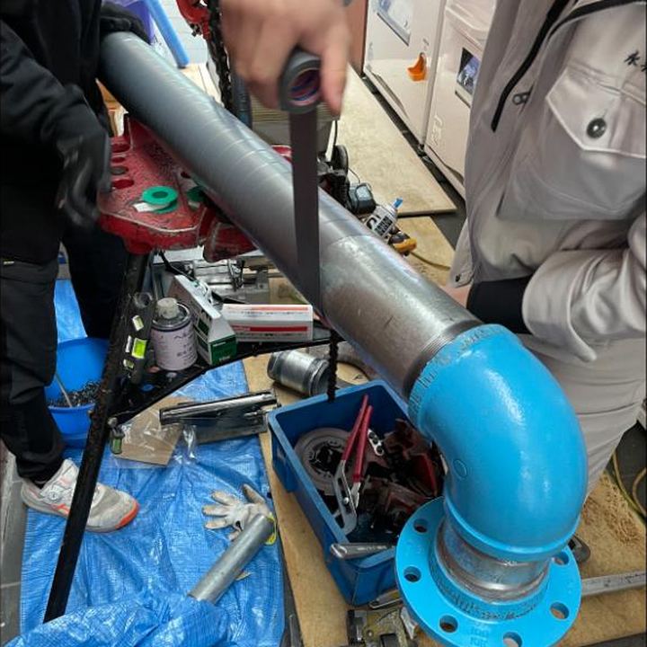 現場での鋼管加工